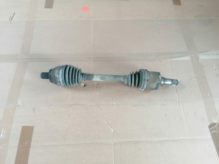 Pusass priekšējā kreisā priekš VOLVO V70 2009