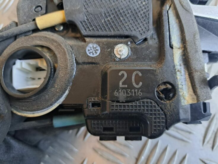 Aizmugurējo labo durvju slēdzene priekš TOYOTA RAV 4 2006