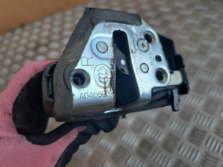Aizmugurējo labo durvju slēdzene priekš TOYOTA RAV 4 2006