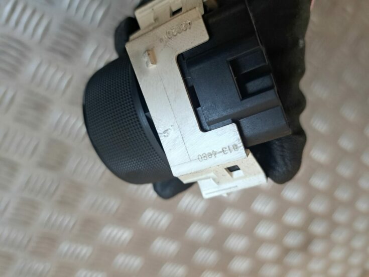 Salona ventilatora regulēšanas poga priekš TOYOTA RAV 4 2006