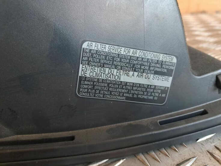 Mantu glabāšanas nodalījums pasažiera pusē priekš TOYOTA RAV 4 2006