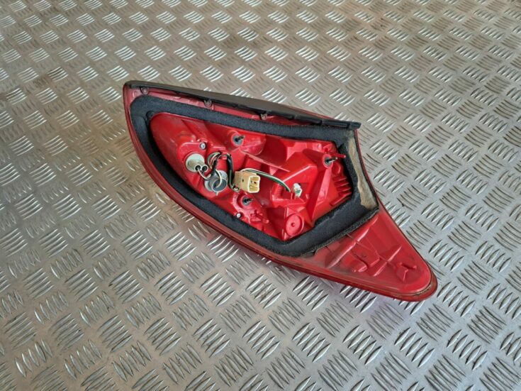Aizmugurējais kreisais lukturis priekš TOYOTA RAV 4 2006