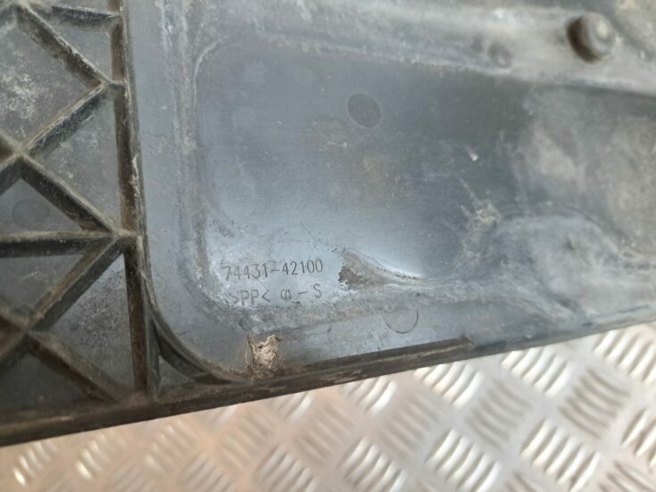 Akumulatora stiprināšanas korpuss priekš TOYOTA RAV 4 2006