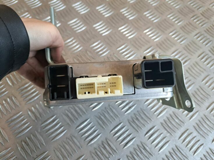 Stūres statnes vadības bloks priekš TOYOTA RAV 4 2006