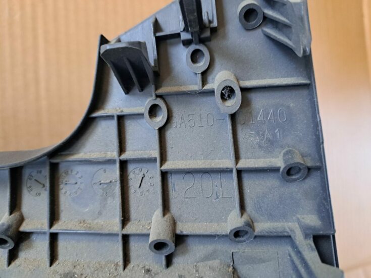 Mērinstrumentu paneļa apdare (zem stūres) priekš TOYOTA RAV 4 2006