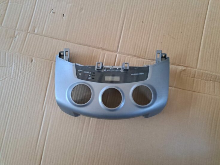 Mērinstrumentu paneļa dekoratīvais rāmis priekš TOYOTA RAV 4 2006