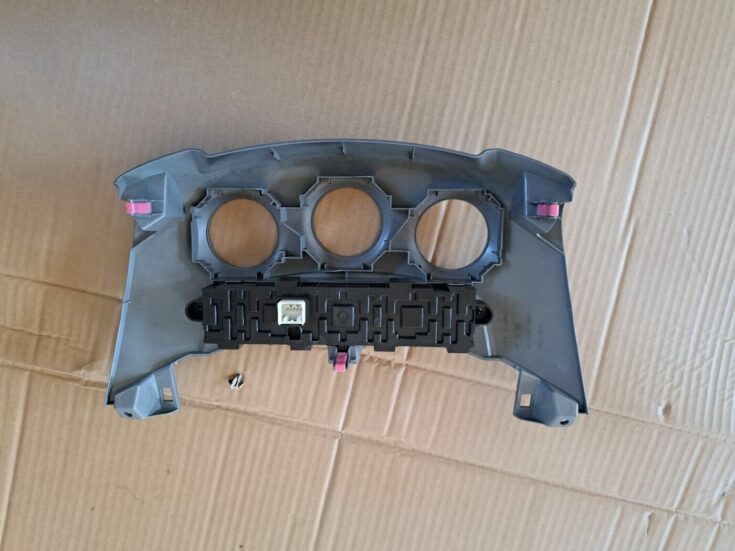 Mērinstrumentu paneļa dekoratīvais rāmis priekš TOYOTA RAV 4 2006