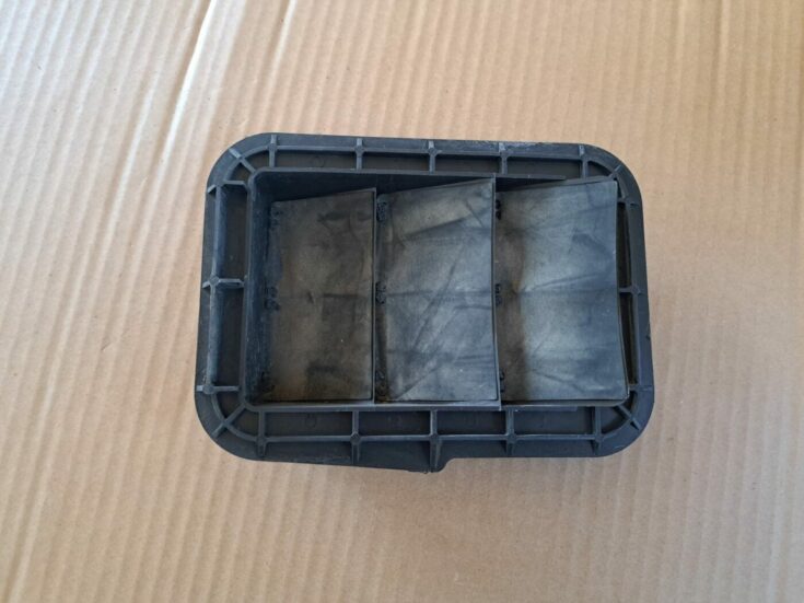 Virsbūves ventilācijas reste priekš TOYOTA RAV 4 2006