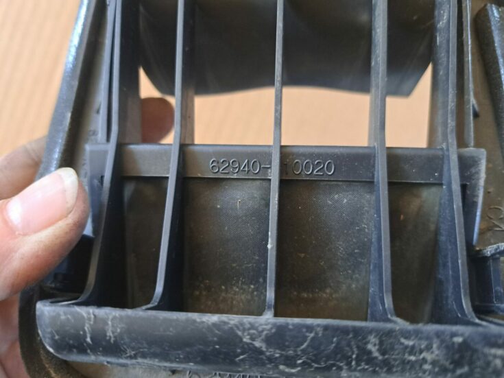Virsbūves ventilācijas reste priekš TOYOTA RAV 4 2006