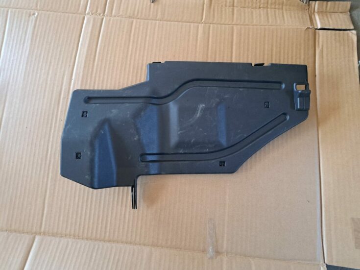 Mērinstrumentu paneļa apakšēja apdare priekš TOYOTA RAV 4 2006