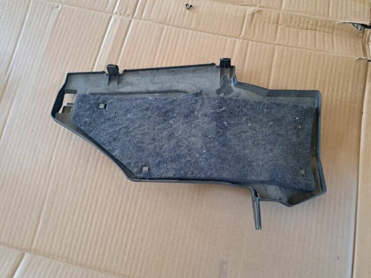 Mērinstrumentu paneļa apakšēja apdare priekš TOYOTA RAV 4 2006