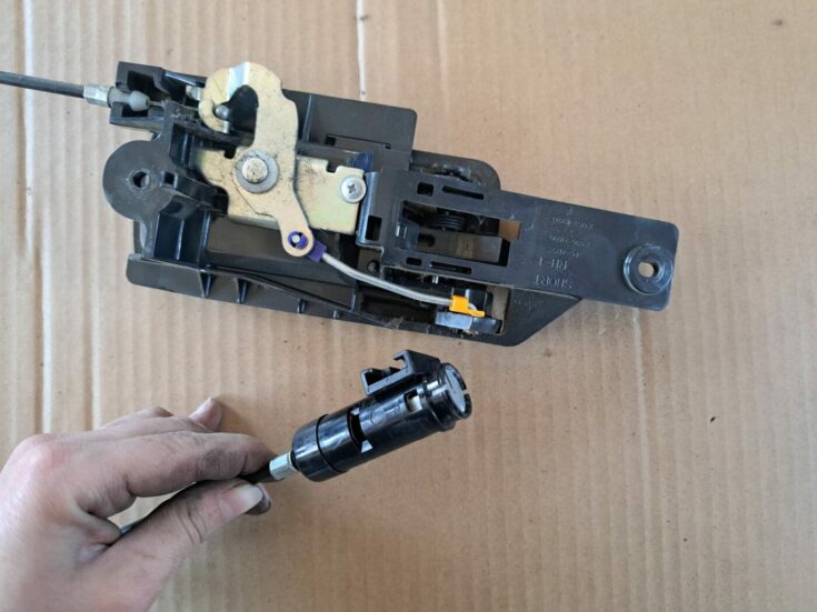 Sēdekļa aizmugures slēdzene priekš TOYOTA RAV 4 2006