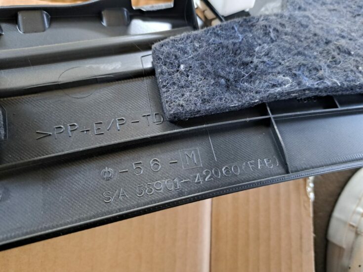 Centrālās konsoles apdares lielākā daļa priekš TOYOTA RAV 4 2006