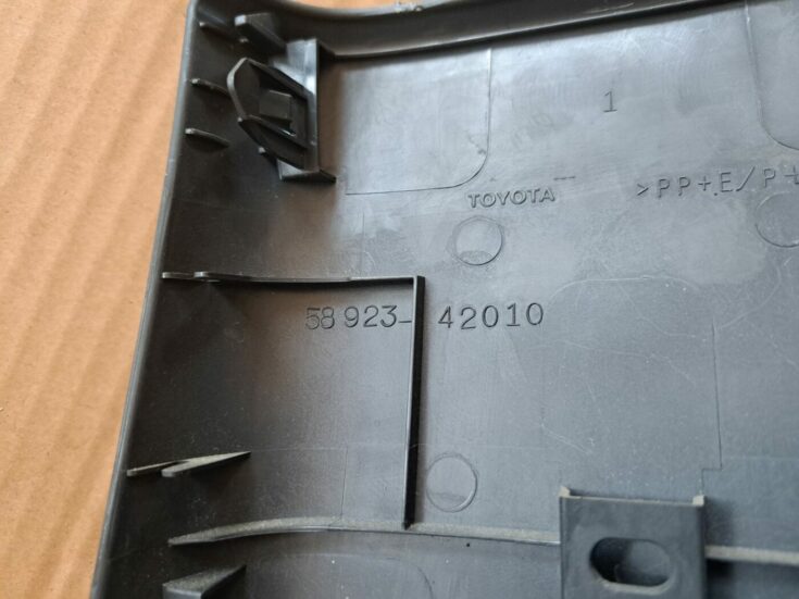 Centrālās konsoles apdares lielākā daļa priekš TOYOTA RAV 4 2006