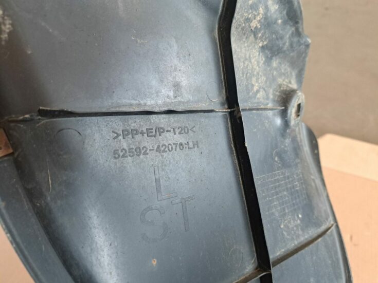 Aizmugurējais kreisais paspārns priekš TOYOTA RAV 4 2006