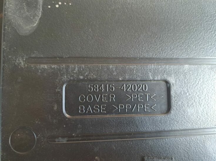 Bagāžnieka grīdas daļa priekš TOYOTA RAV 4 2006