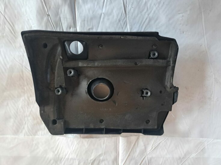 Dzinēja dekoratīvais vāks priekš TOYOTA RAV 4 2006