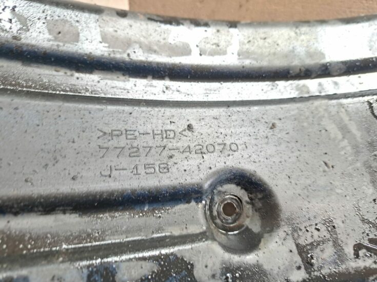 Degvielas tvertnes pildījuma caurules aizsargs priekš TOYOTA RAV 4 2006