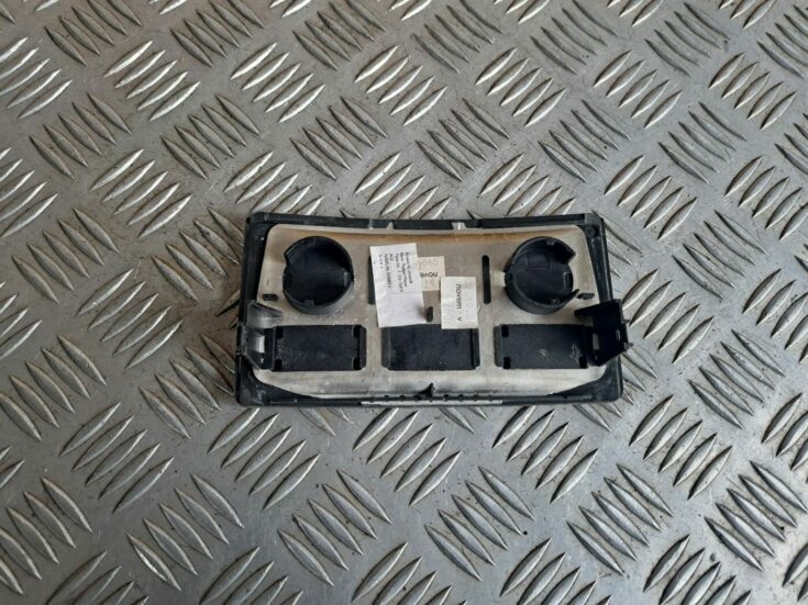 Dekoratīva apdare centrālās konsoles nodalījumam priekš BMW 525 E60 2004 BLACK
