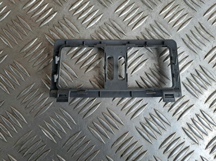 Centrālās konsoles dekoratīvais rāmis priekš BMW 525 E60 2004 BLACK