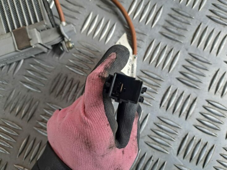 Apsildes sistēmas radiators priekš BMW 525 E60 2004 BLACK
