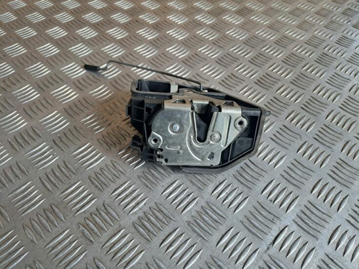 Priekšējo labo durvju slēdzene priekš BMW 525 E60 2004 BLACK