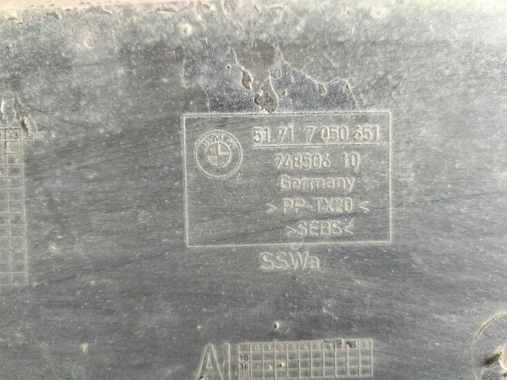 Ieplūdes gaisa deflektors/Difuzors priekš BMW 525 E60 2004 BLACK