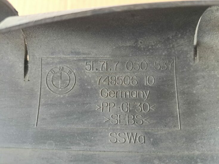 Ieplūdes gaisa deflektors/Difuzors priekš BMW 525 E60 2004 BLACK