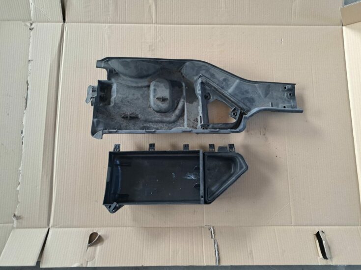 Salona gaisa filtra korpusa vāks priekš BMW 525 E60 2004 BLACK