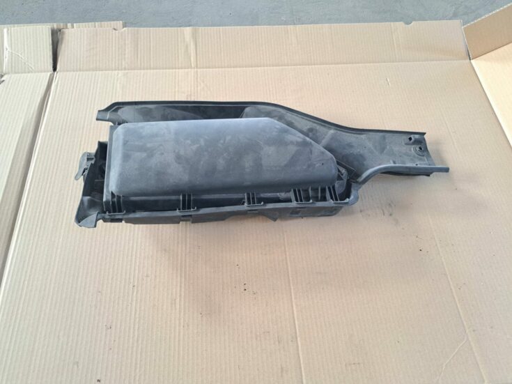 Salona gaisa filtra korpusa vāks priekš BMW 525 E60 2004 BLACK