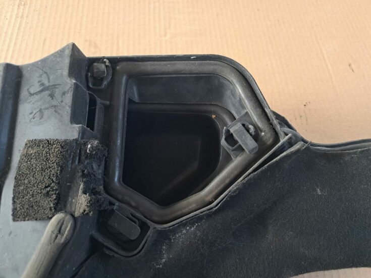 Salona gaisa filtra korpusa vāks priekš BMW 525 E60 2004 BLACK
