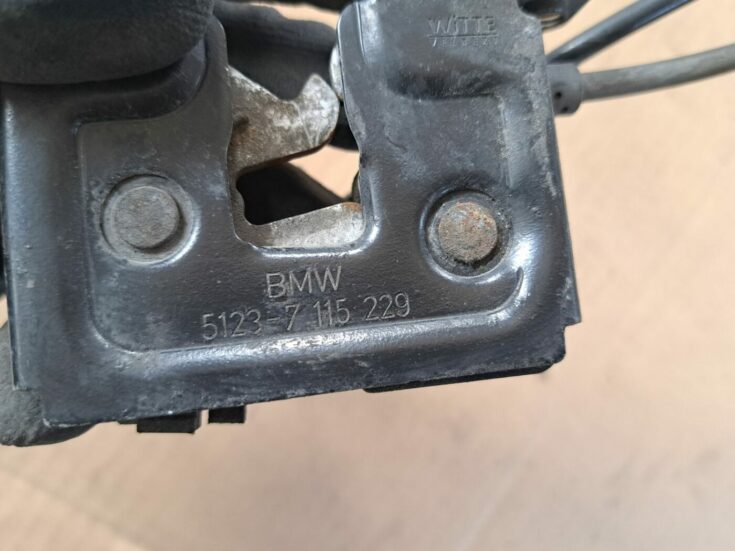 Pārsega slēdzene priekš BMW 525 E60 2004 BLACK