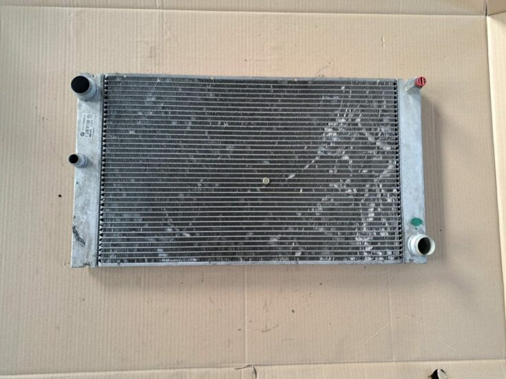 Dzesēšanas radiators priekš BMW 525 E60 2004 BLACK