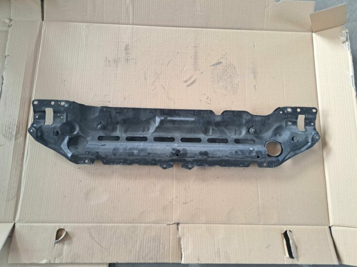 Priekšējā radiatora rāmja augšēja daļa priekš BMW 525 E60 2004 BLACK