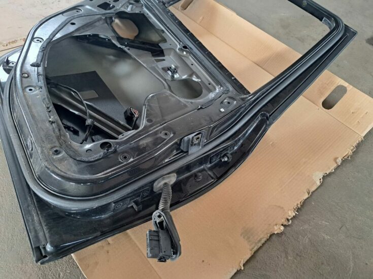 Aizmugurējās kreisās durvis priekš BMW 525 E60 2004 BLACK