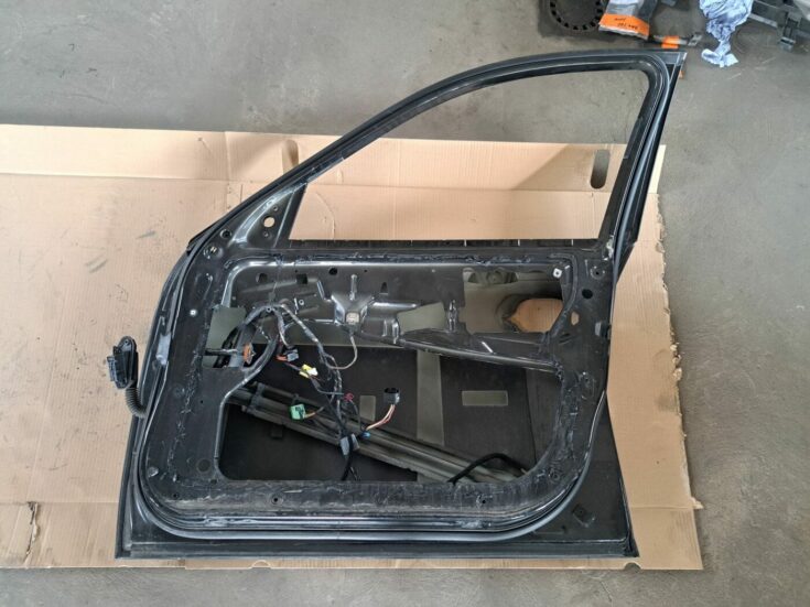 Priekšējās labās durvis priekš BMW 525 E60 2004 BLACK