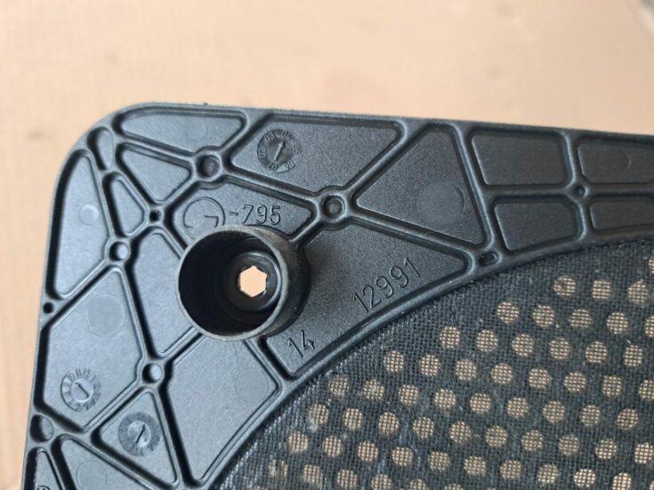 Skaļruņa apdare aizmugurējā plauktā priekš BMW 525 E60 2004 BLACK