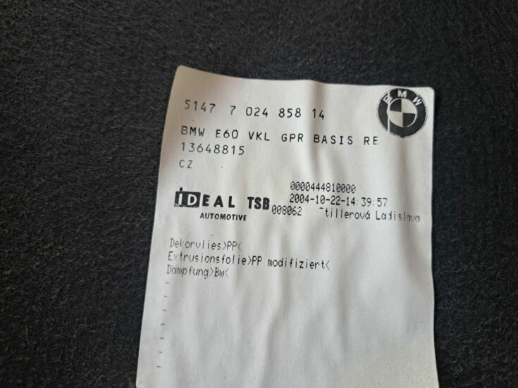 Bagāžnieka nodalījuma sānu apdare priekš BMW 525 E60 2004 BLACK