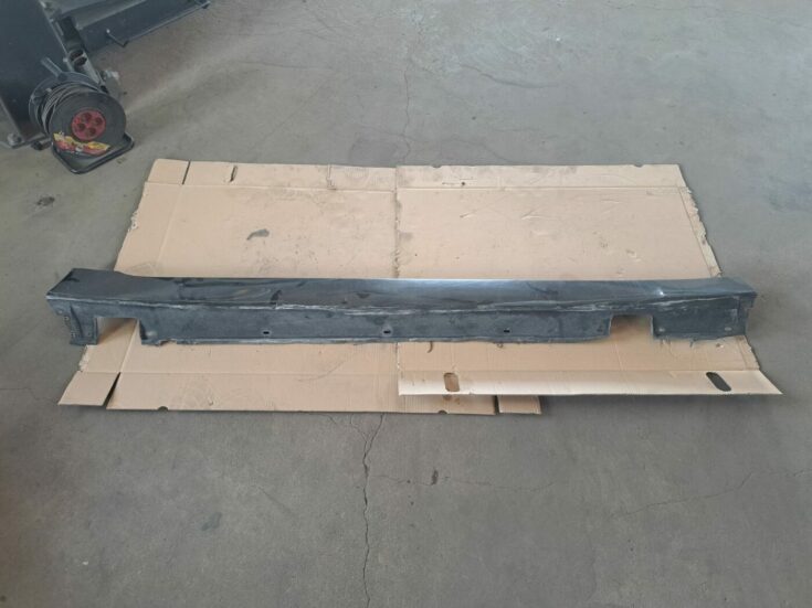 Ārēja sliekšņa laba uzlika priekš BMW 525 E60 2004 BLACK