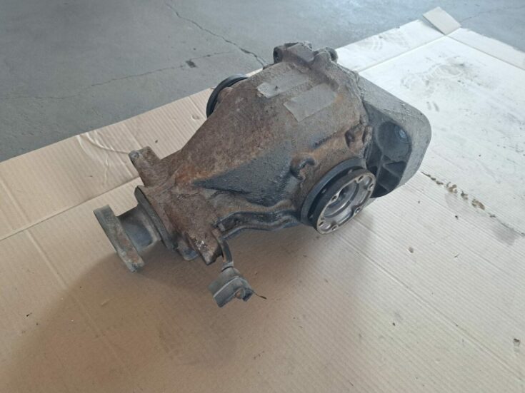 Aizmugurējais reduktors priekš BMW 525 E60 2004 BLACK