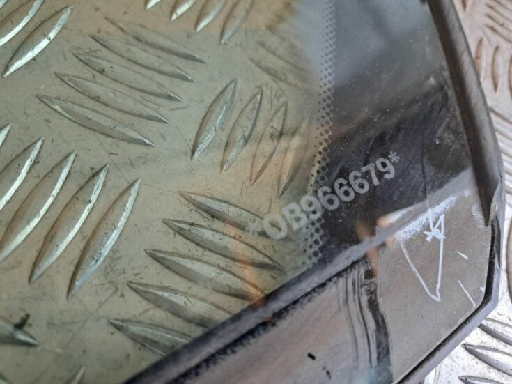 Aizmugurējais kreisais sānu stikls priekš BMW 525 E60 2004 BLACK