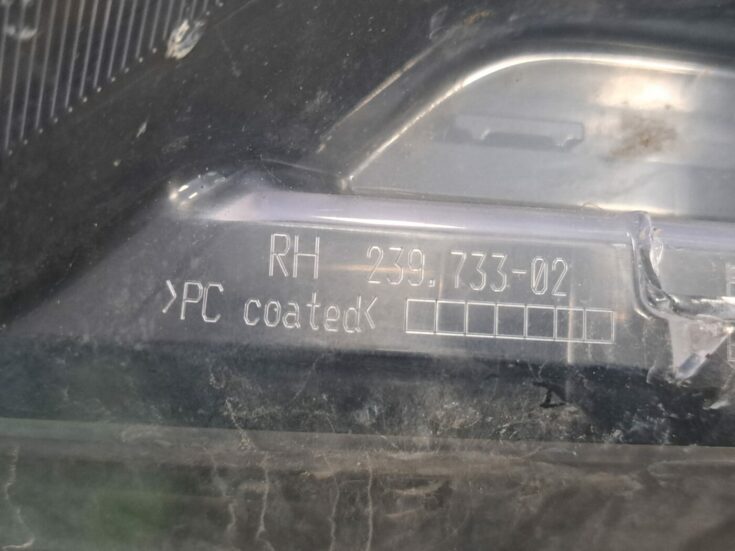 Priekšējais labais lukturis priekš RENAULT TRAFIC III 2021-