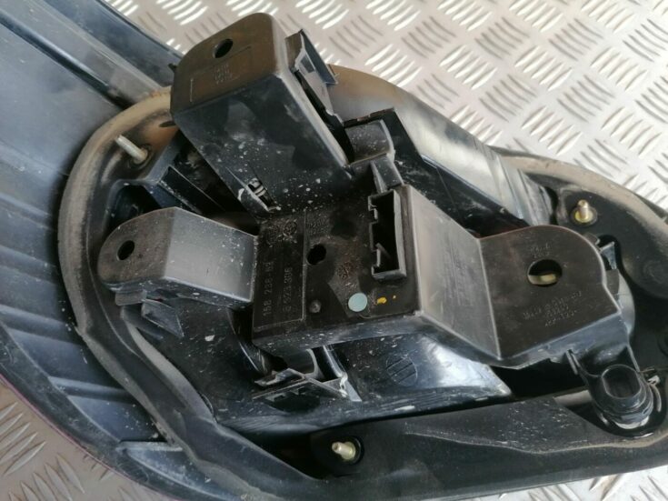 Aizmugurējais labais lukturis priekš BMW 525 E60 2004 BLACK