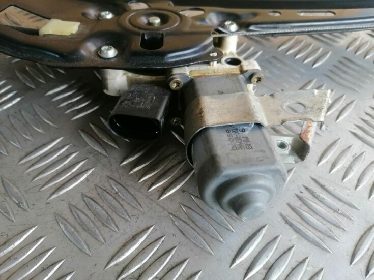 Stikla pacelšanas mehānisms aizmugurējais labais priekš BMW 525 E60 2004 BLACK