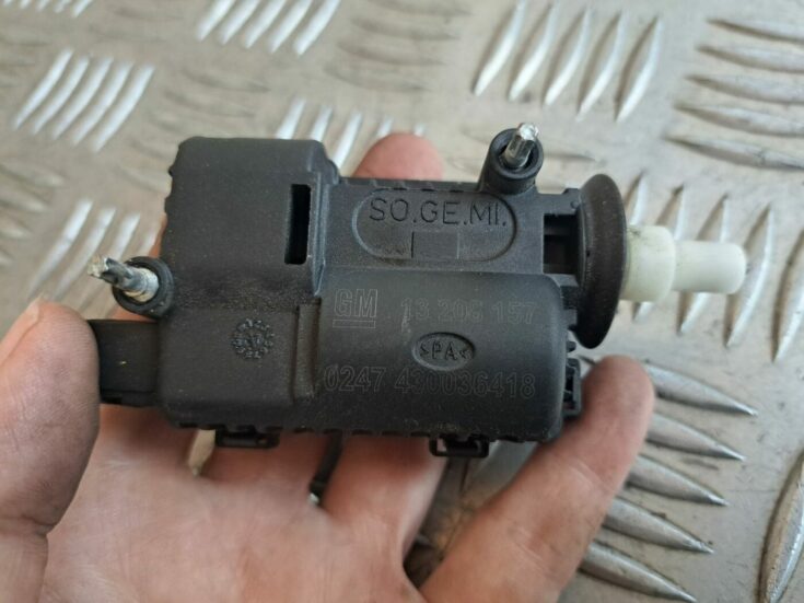 Degvielas tvertnes vāka slēdzene priekš OPEL CORSA 2007