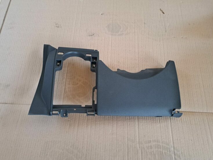 Mērinstrumentu paneļa apdare (zem stūres) priekš OPEL CORSA 2007