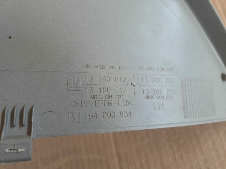 Aizmugurējas salona statnes apdare priekš OPEL CORSA 2007