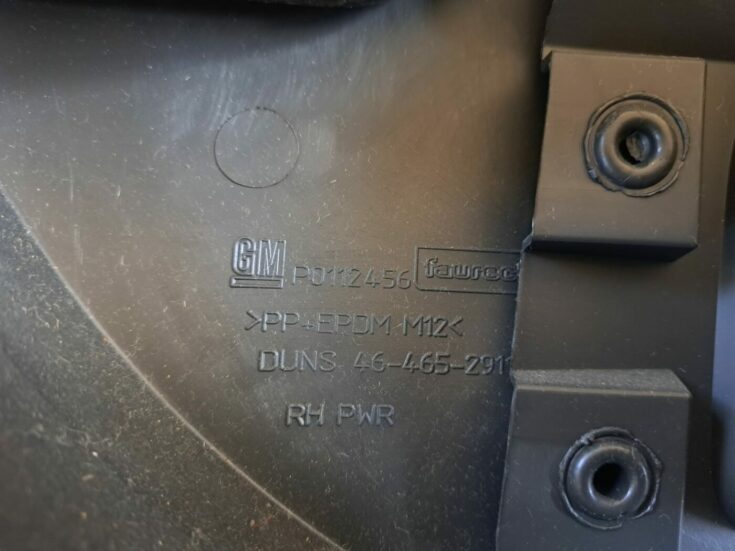 Priekšējo labo durvju apdare priekš OPEL CORSA 2007