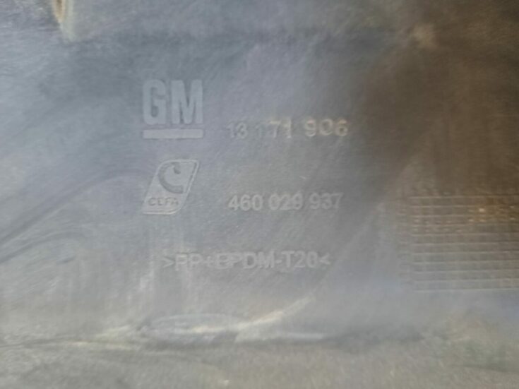 Bagāžnieka nodalījuma sānu apdare priekš OPEL MERIVA 2004