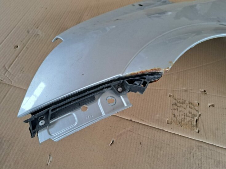 Priekšējais kreisais paspārns priekš OPEL MERIVA 2004
